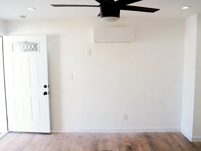 629 W Hillsdale St #B — Photo 9