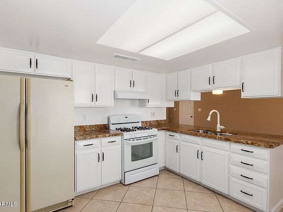 5th image of 8407 W Glenrosa Ave
