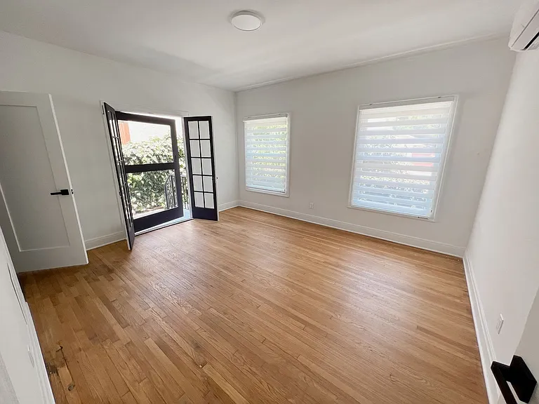 552 S Oakland Ave — Photo 8