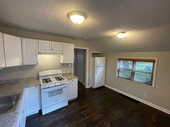4th image of 2204 Ruskin Ave