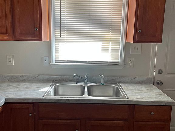 5th image of 1417 Haywood St APT B