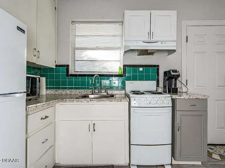 828 N Grandview Ave #4 — Photo 6