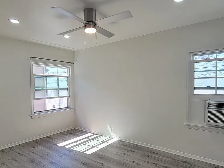 133 N Kings Rd #1/2 — Photo 24