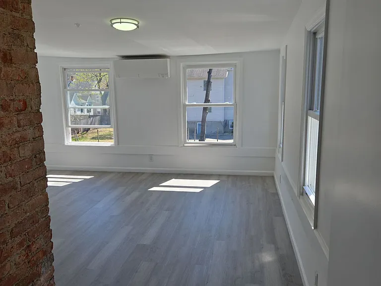 916 Wolcott Ave #6 — Photo 3
