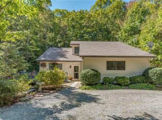 378 Laurel Creek Dr, Hendersonville, NC 28792