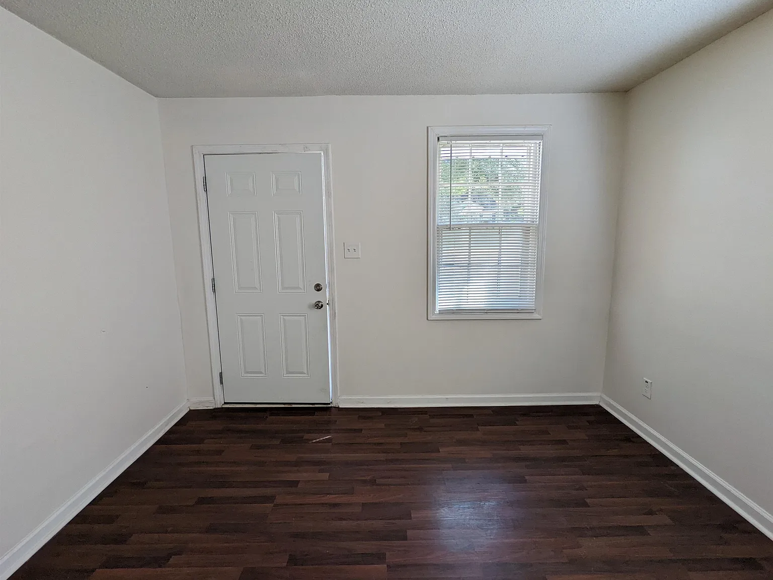 2 bed, 1.0 bath, 816 sqft, $850 — Photo 3