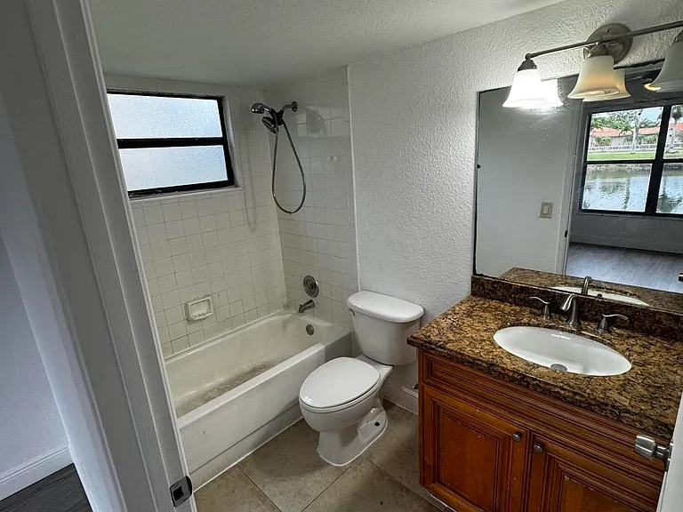 1525 Lake Crystal Dr #C — Photo 12
