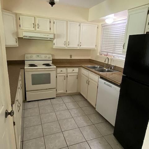 1st image of 521 De Leon Ave