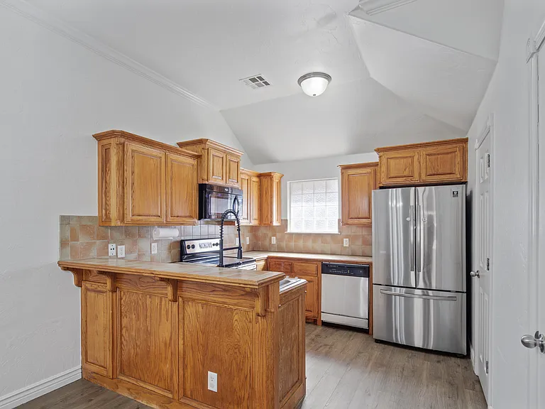4900 Sunny Ct — Photo 2