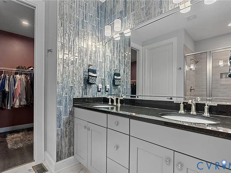 444 W 6th St — Photo 20