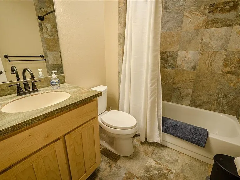 2121 Carrington Ct — Photo 16