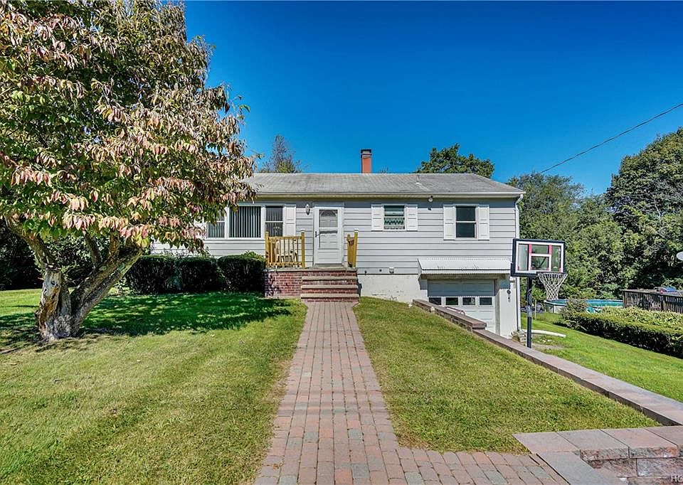 1st image of 8 Duelk Ave