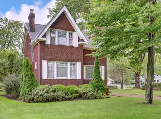 115 Oakwood Dr, Avon Lake, OH