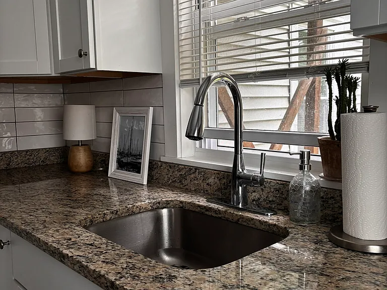47 Laurel St #1 — Photo 8