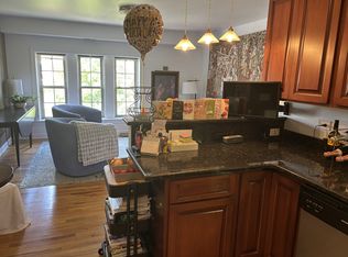 503 Chestnut St APT 301, Winnetka, IL 60093