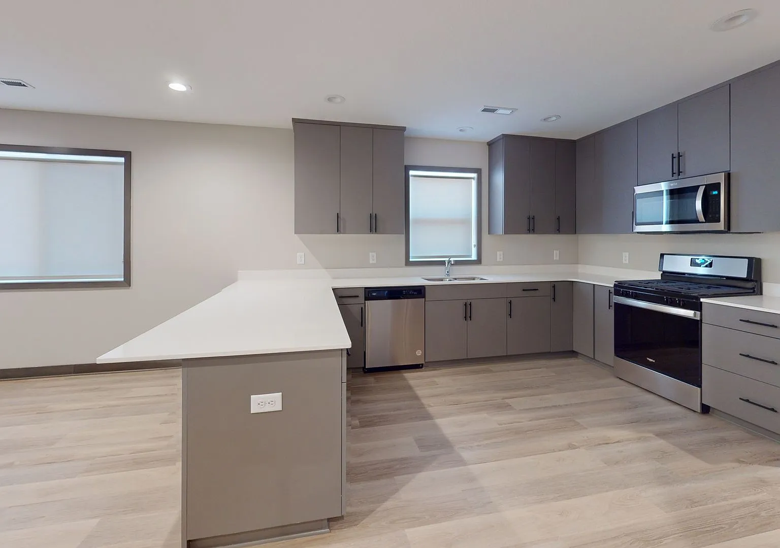 621 11th Ave SE — Photo 3