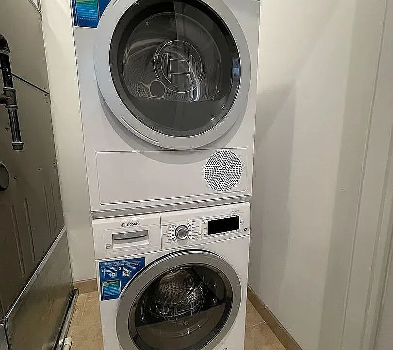 Photos showcases a similar unit in the building. Actual unit may vary.