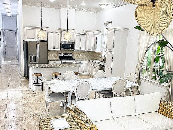 3rd image of 105 Deysbrook Ln