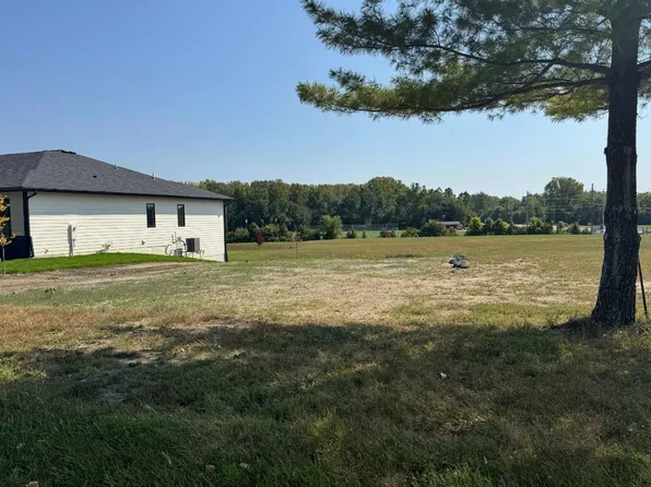 6605 River Bend Dr, Johnston, IA 50131