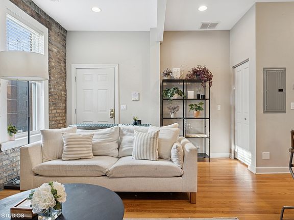 5th image of 1019 N Washtenaw Ave #2