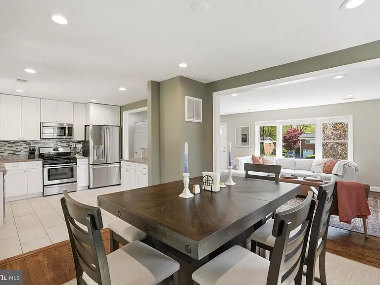 810 Venice Dr — Photo 5