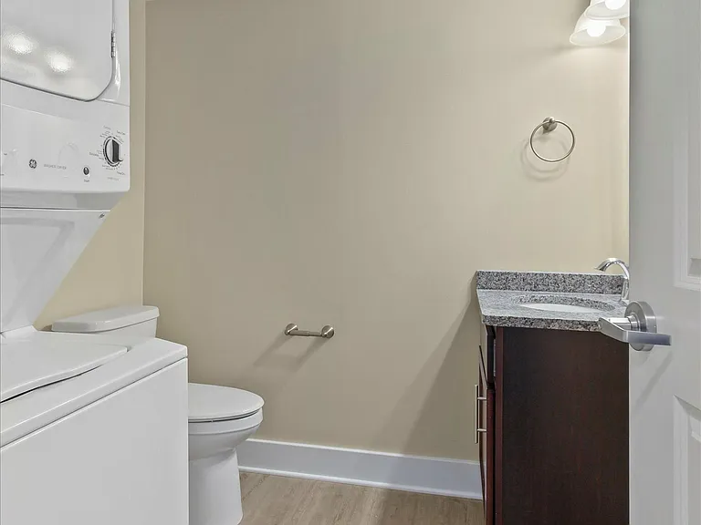 421 W King St — Photo 22