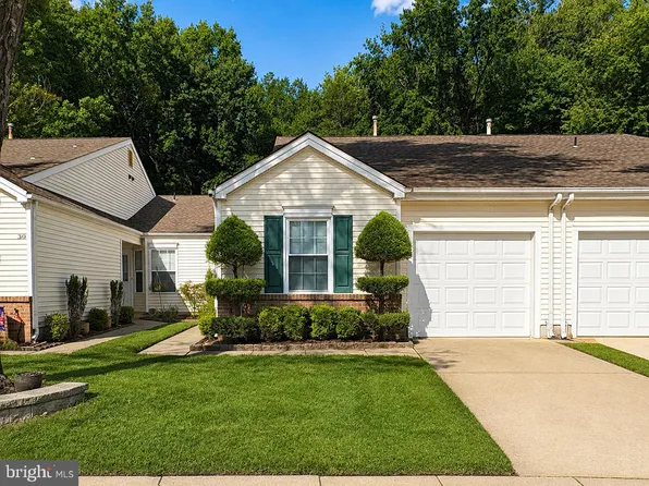 28 Bittersweet Pl, Mount Laurel, NJ 08054
