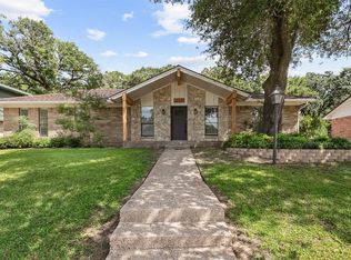 212 Timberlake Dr, Azle, TX 76020