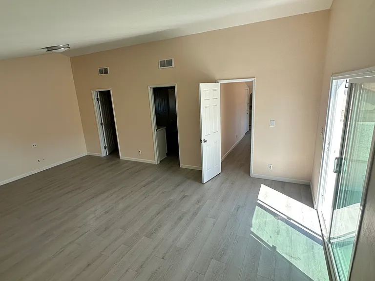 521 N Hemet St — Photo 16