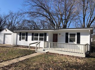 1311 Hollycrest Dr, Champaign, IL 61821