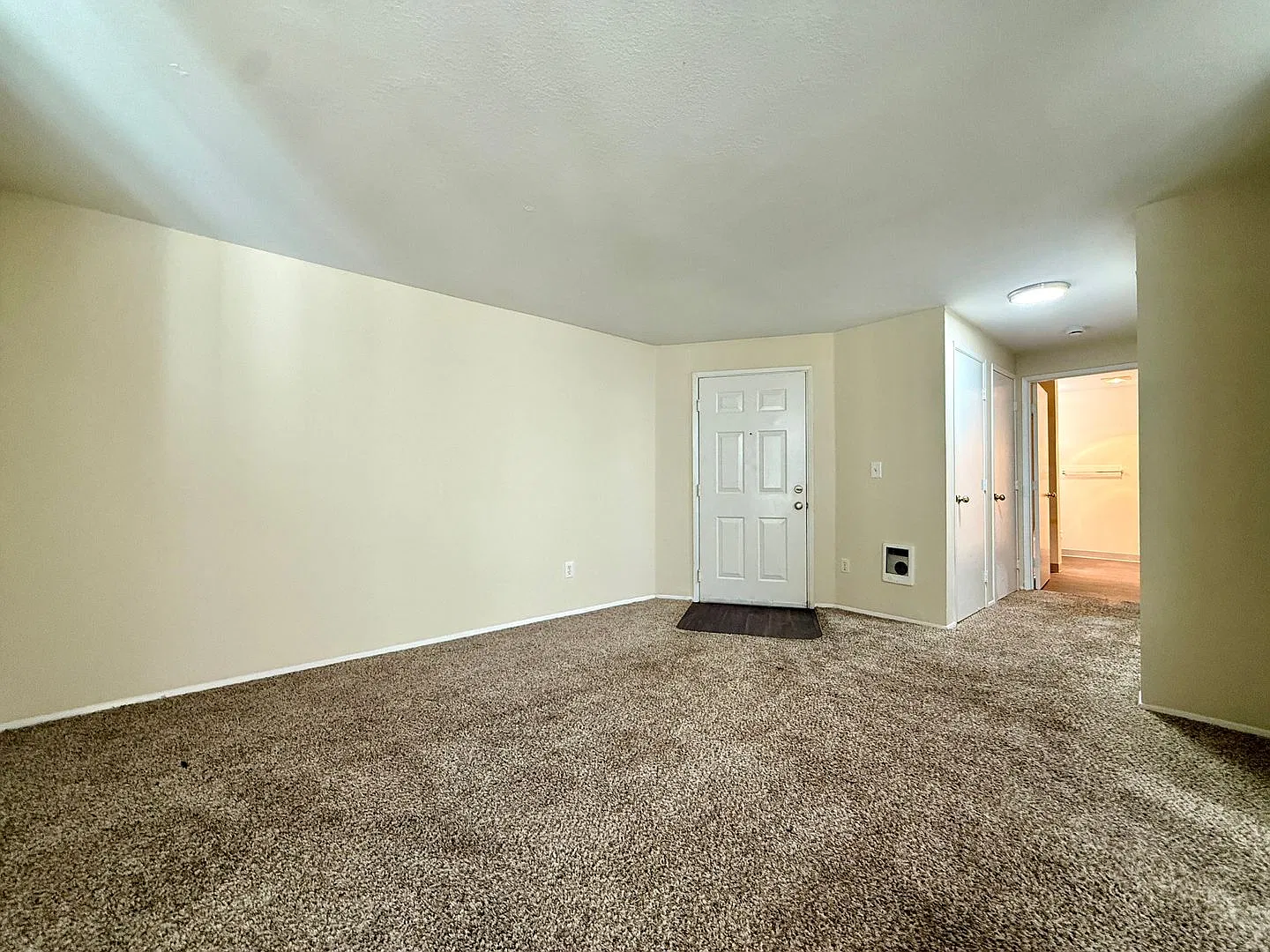0174-06PP Lindsey Anne Apartments — Photo 4