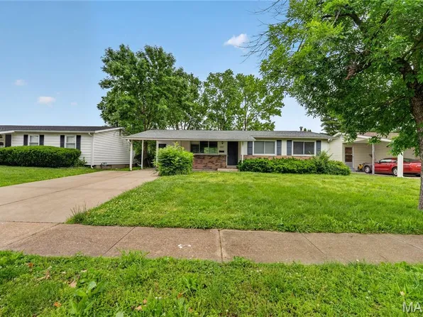 1055 Jackson Ln, Florissant, MO 63031