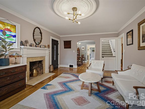 4th image of 904 Bounous St NW