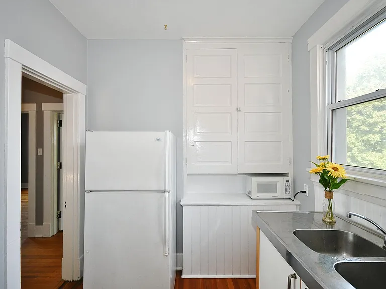 2750 Voelkel Ave — Photo 14