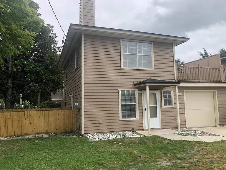 685 Sturdivant Ave — Photo 2