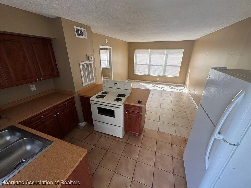 1 bed, 1.0 bath, 650 sqft, $850 — Photo 4