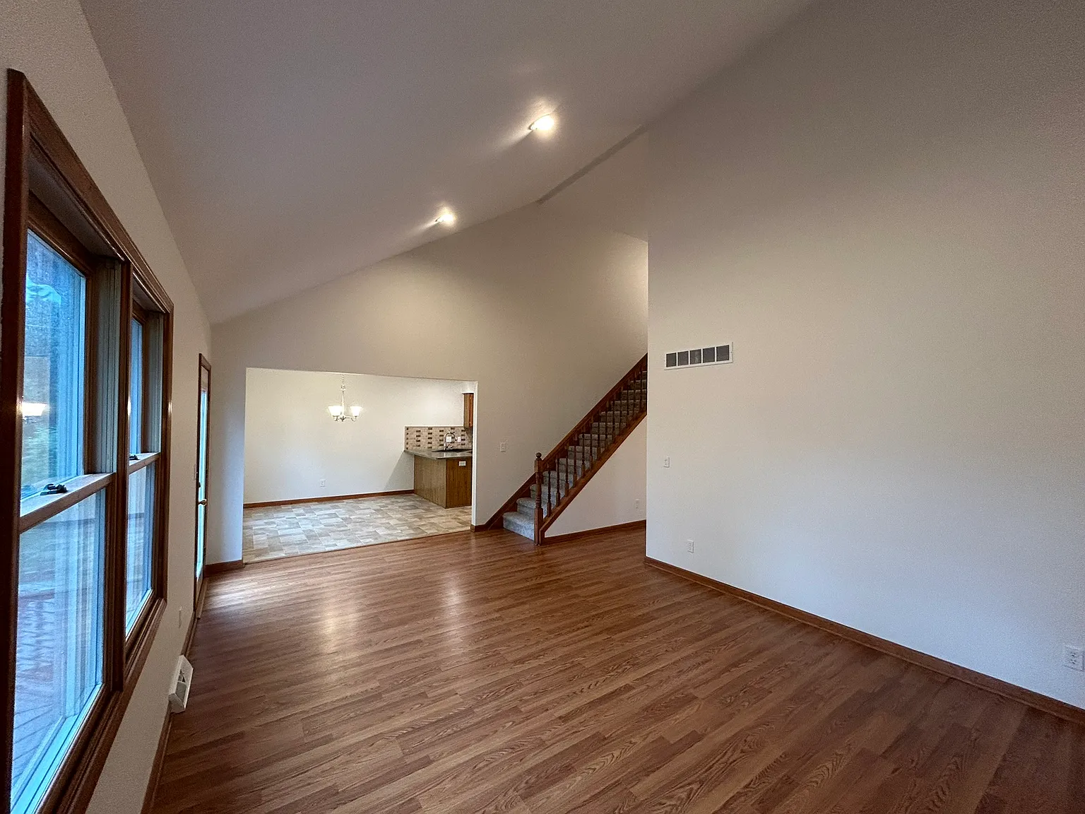 3 bed, 1.5 bath, 1400 sqft, $2,200 — Photo 3