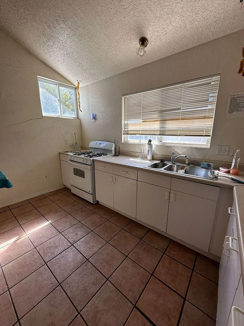 Private Rooms and Apartments Available Near SUU — Photo 4