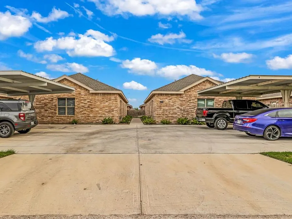 2704 E Eisenhower Ave