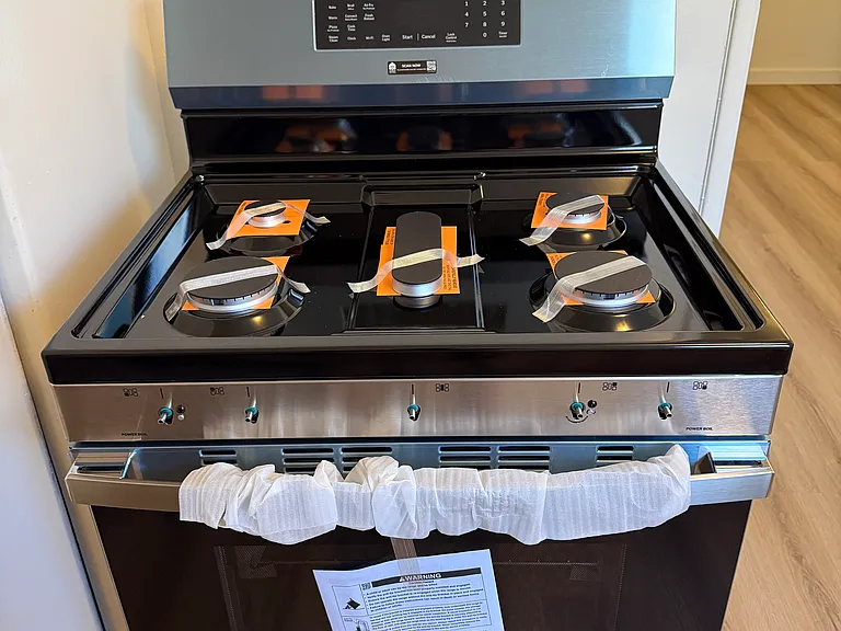 New Gas Range w/Oven in Stainless Steel