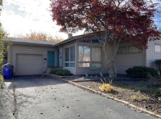 47 Morris St, Fall River, MA 02720