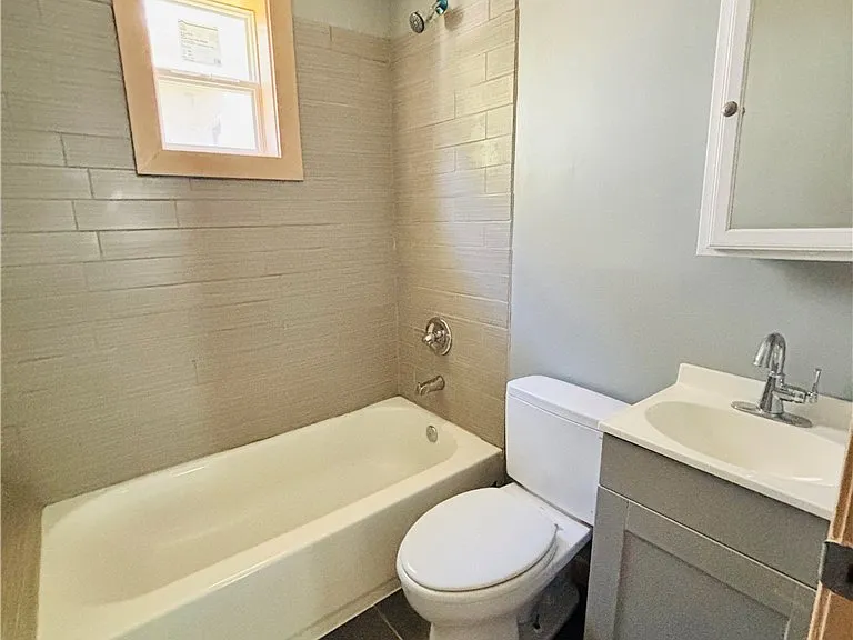 1745 W Hancock Ave — Photo 3