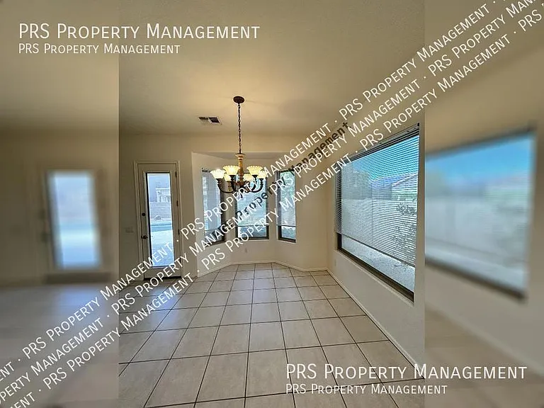 8003 W Clara Ln — Photo 12