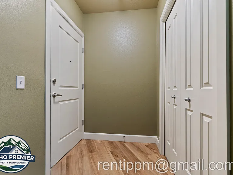 406 S 13th St #104 — Photo 17
