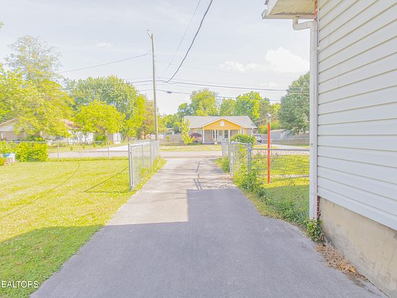 4th image of 2419 Seymour Ave