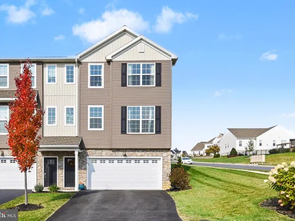 579 Brook Shire Ct, Mechanicsburg, PA 17055