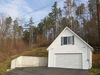 2nd image of 955 Pearson Dr