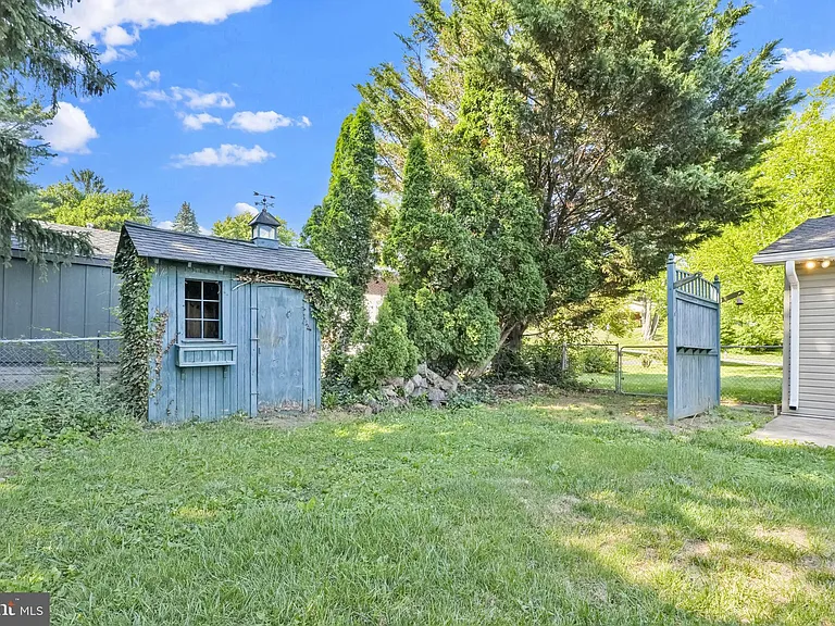 810 Wisteria Dr — Photo 47