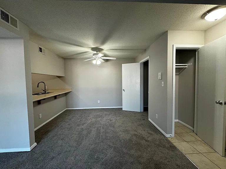 Coventry Court West Apartments — Photo 53