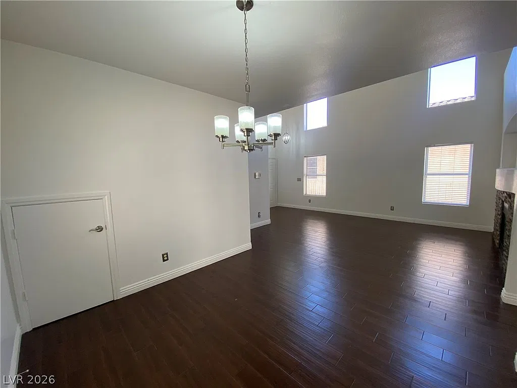3 bed, 2.5 bath, 1903 sqft, $2,295 — Photo 3